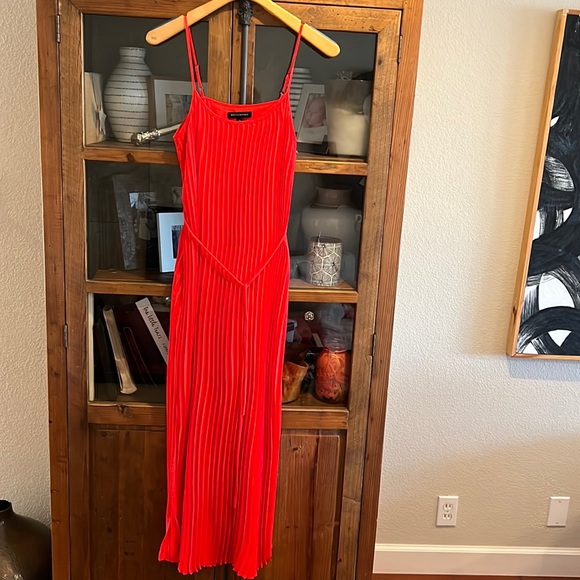 New without tags, Banana Republic size 6 tomato red pleated maxi dress. - Picture 1 of 9